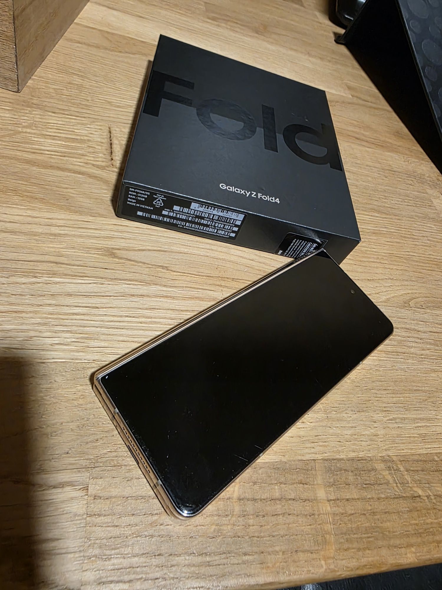 Samsung Galaxy Fold 4 12GB 512 GB beżowy + słuchawki Galaxy buds