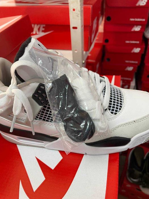 Кроссовки Nike Jordan 4 military / Джордан белые высокие 37 38 39 40
