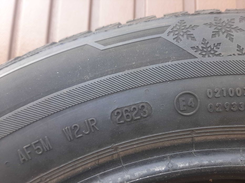 Dwie opony zimowe Barum Polaris 5 215/60 R16 99H jak nowe