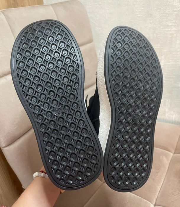 Зимові черевики на дівчинку