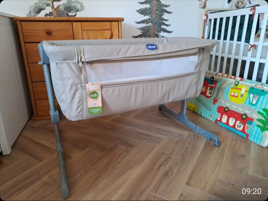 Chicco Next2Me Essential Dune łóżeczko dostawne moskitiera