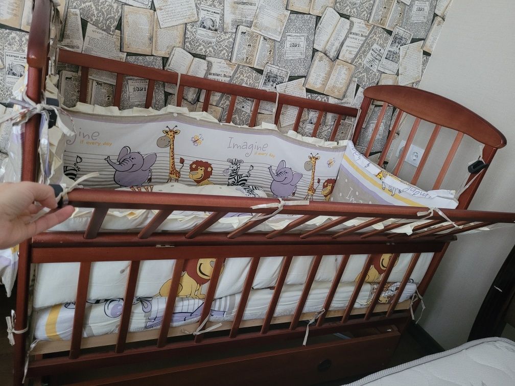 Ліжко дитяче+ матрац, постільна білизна