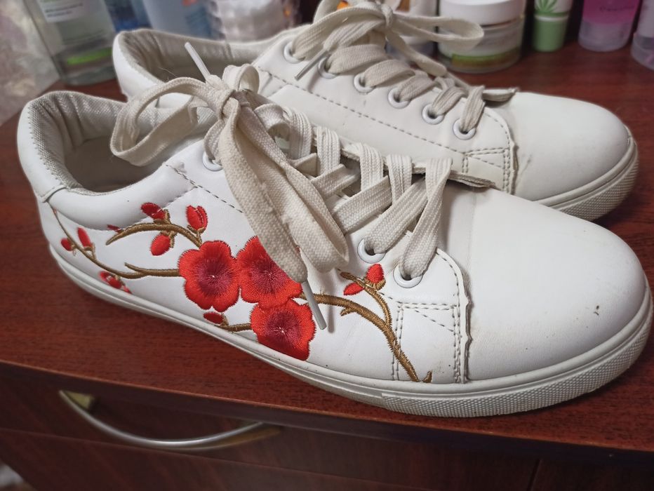 Кеди жіночі білі