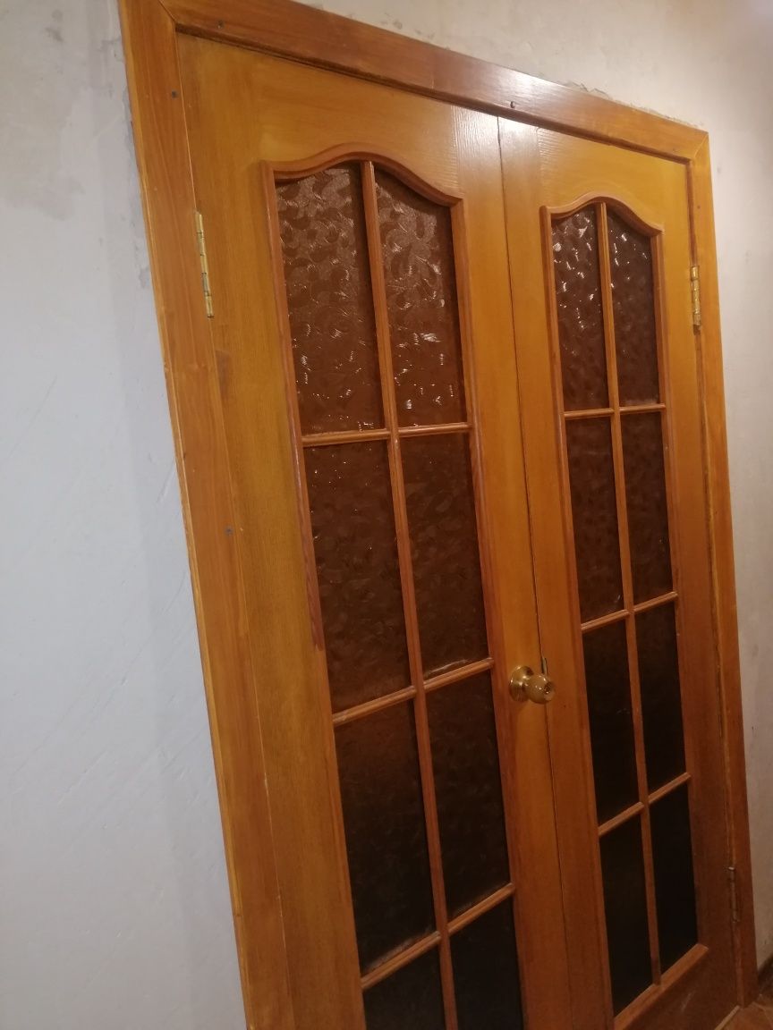 Дерев'яні міжкімнатні двері з коробом, лиштвою 60 см