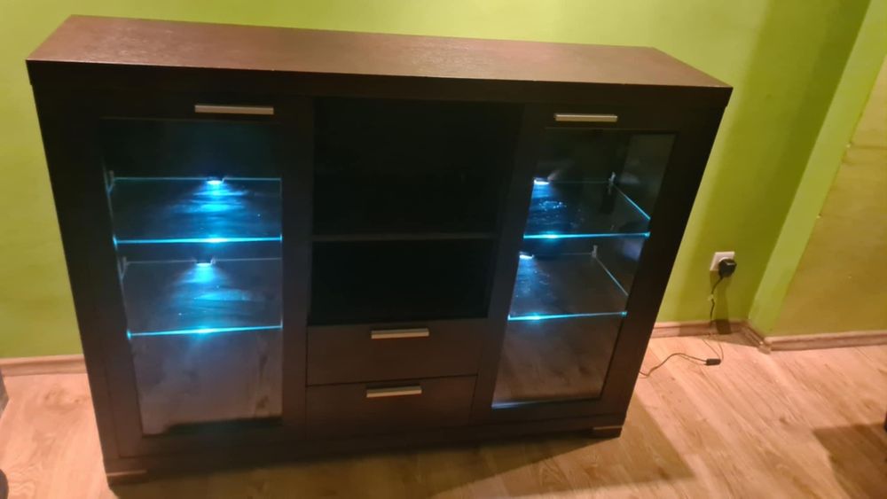 Duża komoda kredens z podświetleniem