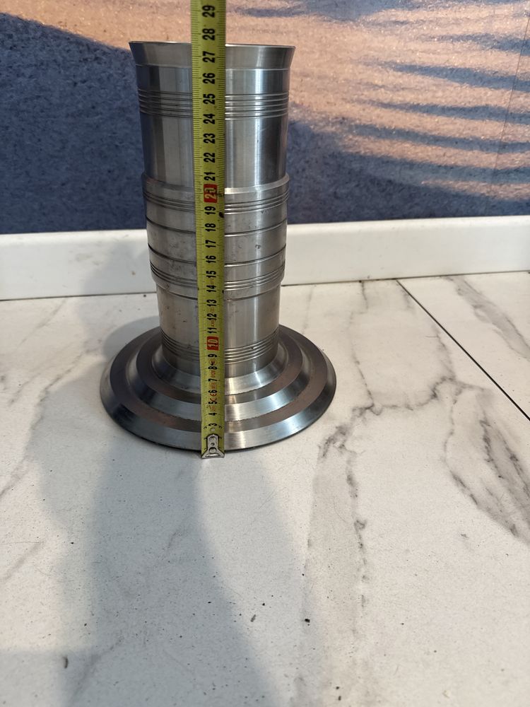 Wazon metalowy na cmentarz na pomnik