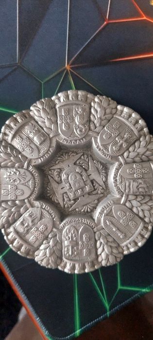 Cinzeiro a.tigo com brasões das colonias