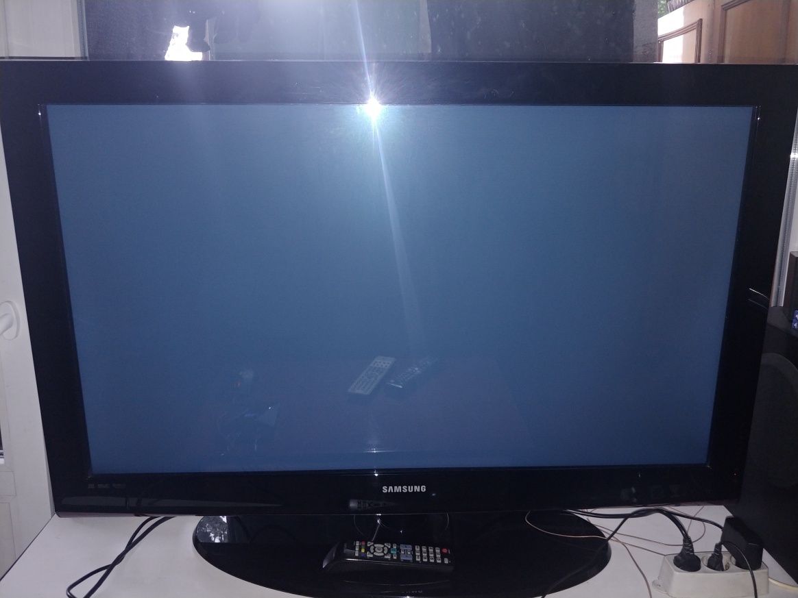 Телевизор Samsung PS42B430P2W отличное состояние FULL HD изображение