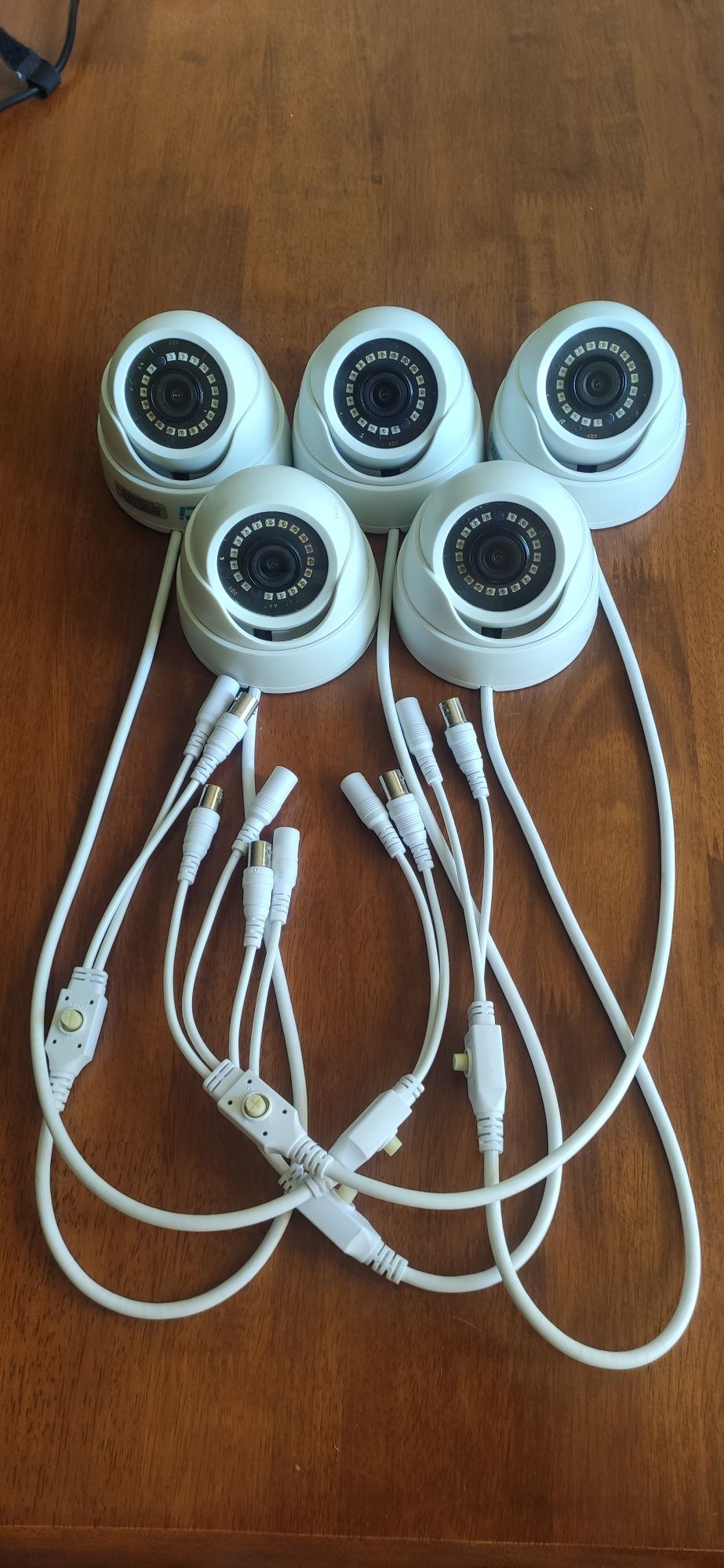5 штук. Камера видеонаблюдения 5Мп RCI RD94QHD-36IR (white)