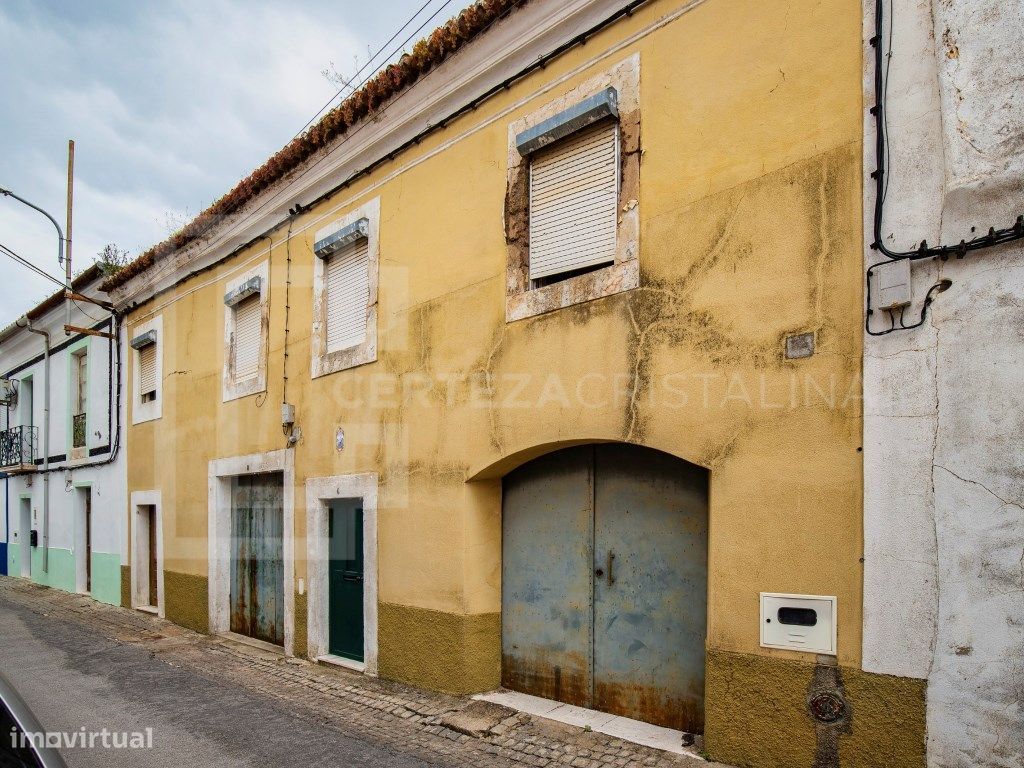 Dois Prédios para Reabilitar no Centro de Sousel - Uma Oportunidade...