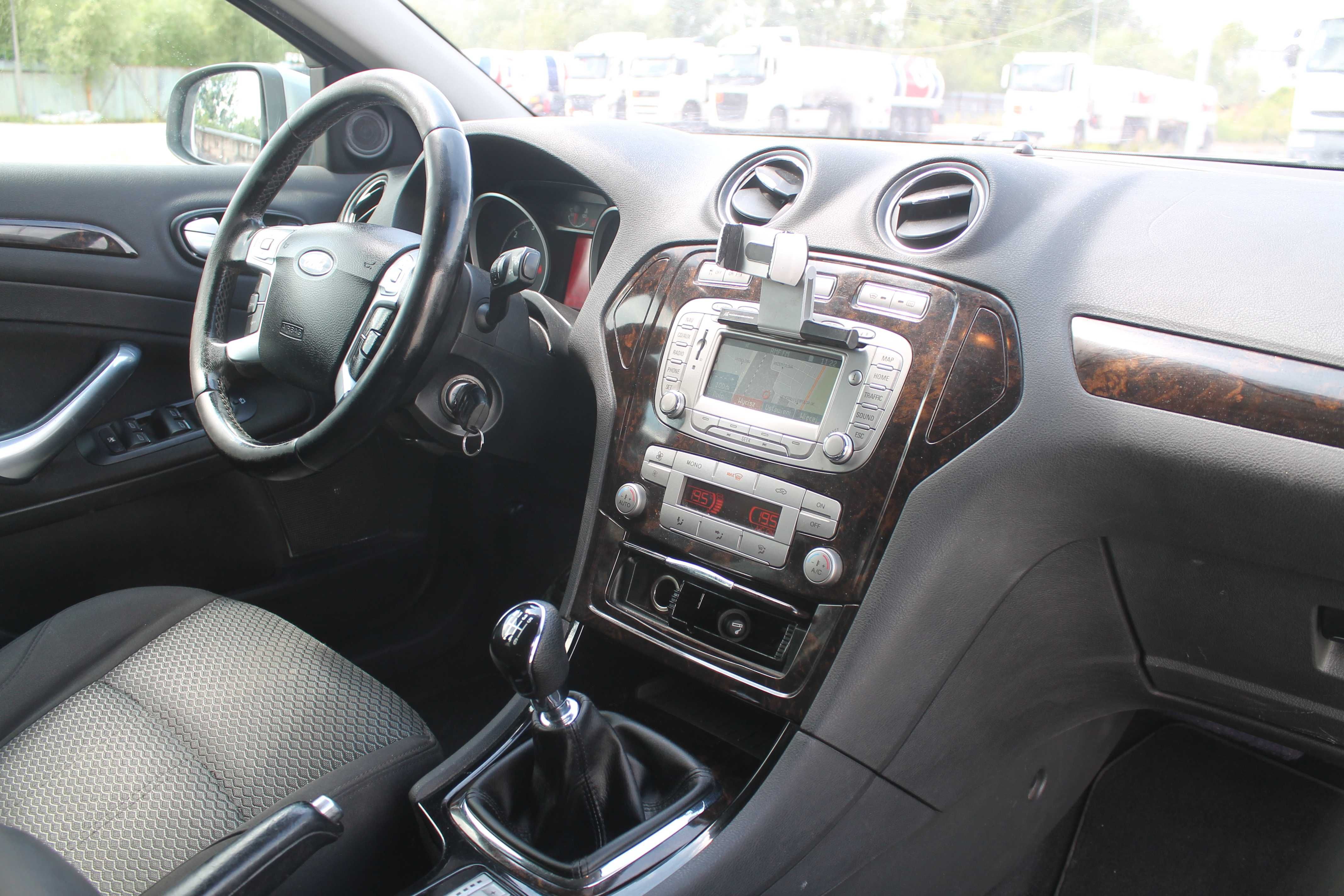 FORD MONDEO mk IV 1,9 TDCI   Ghia  - super stan