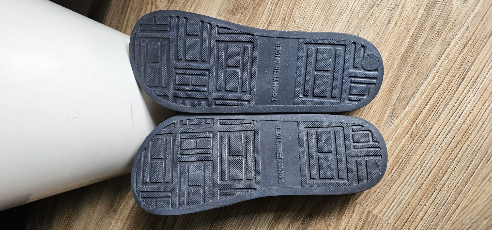 Klapki męskie TOMMY HILFIGER rozmiar 41 wkładka 26,5cn