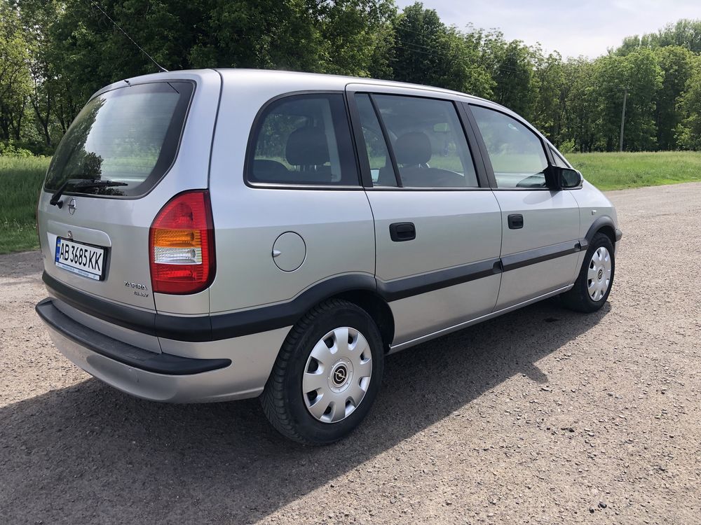 Opel Zafira 2001 рік