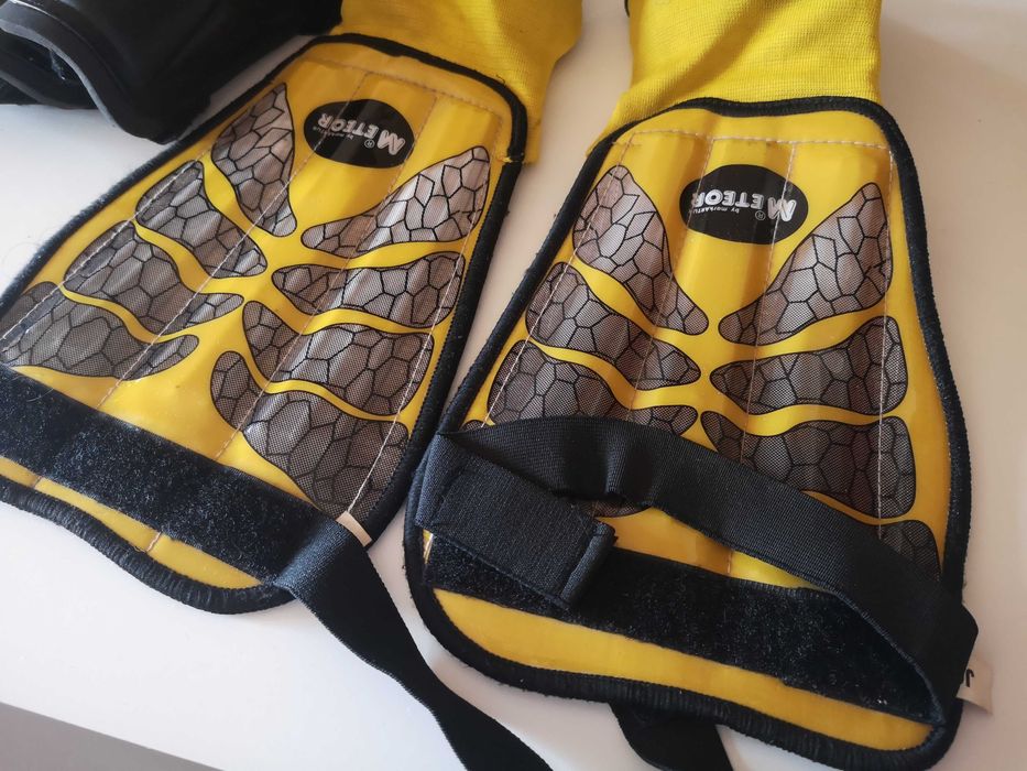 Ochraniacze do piłki nożnej 2 pary zestaw na piszczele kolana Umbro
