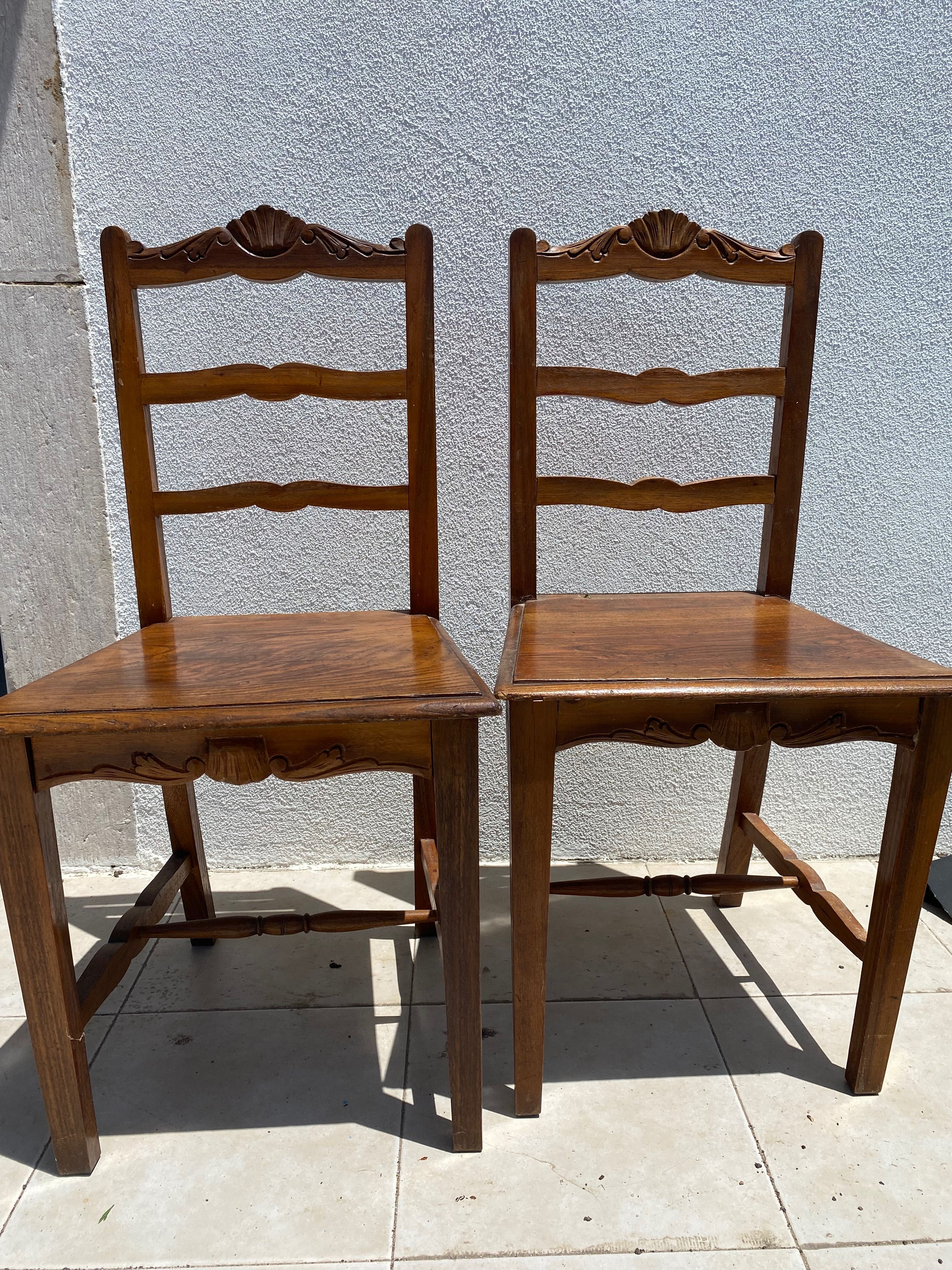 Mesa de jantar vintage de madeira e extensivel com 6 cadeiras