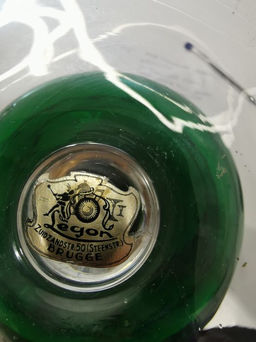 Boho. Szmaragdowe szkło, kielich bogato złocony.Antyk. 5L.