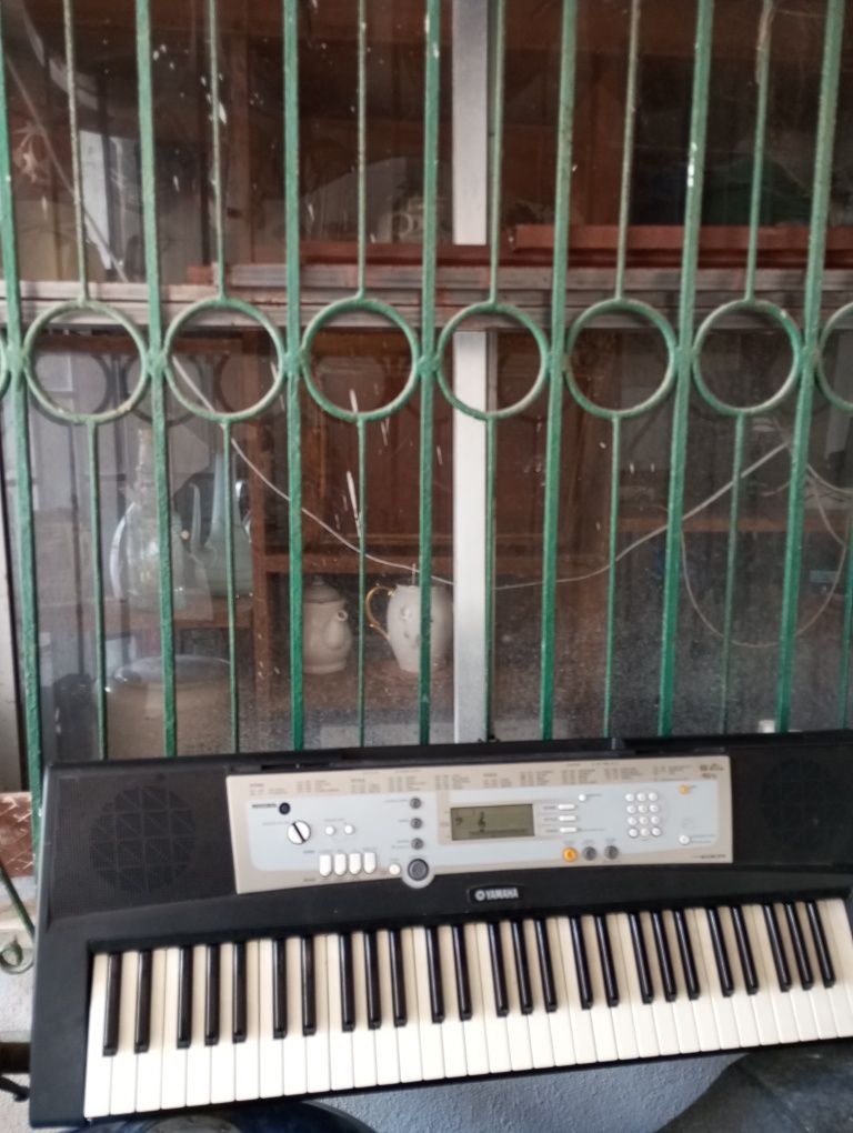 Órgão Yamaha bonito