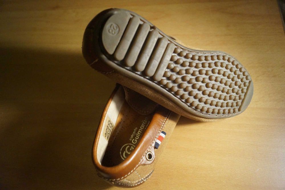 Sapatos de criança (28), em pele.
