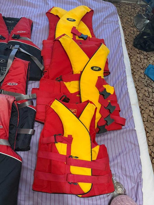 Продаю спасательные жилеты jobe buoyancy aid 50N