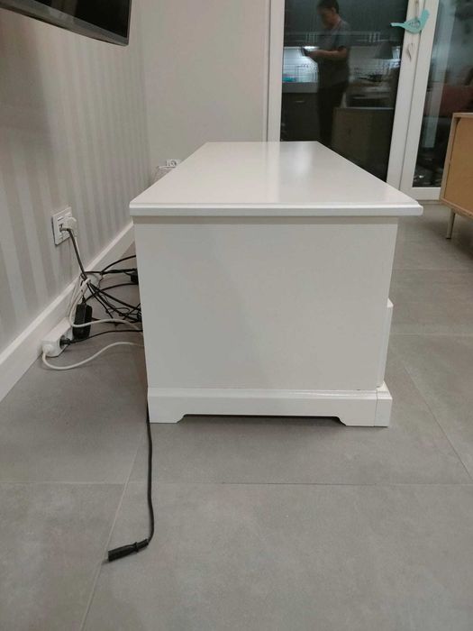 Szafka RTV złamana biel z IKEA