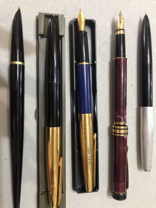 Готовальня, перья плакатные, механические карандаши, штампы с цифрам