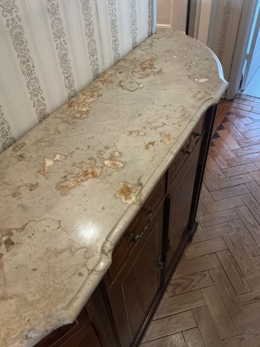Sapateira com tampo de mármore