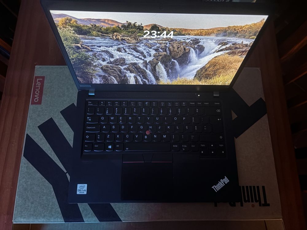 Portatil Lenovo ThinkPad T14 i7 estimado com caixa e acessórios