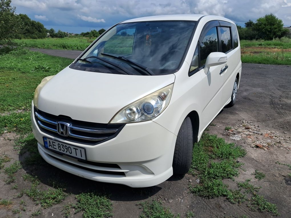 Продам автомобиль HONDA STEPWAGON