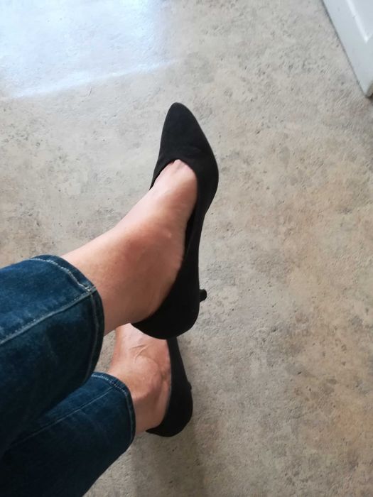Sapatos Camurça Pretos Yessica Nº 40 Salto de 6cm