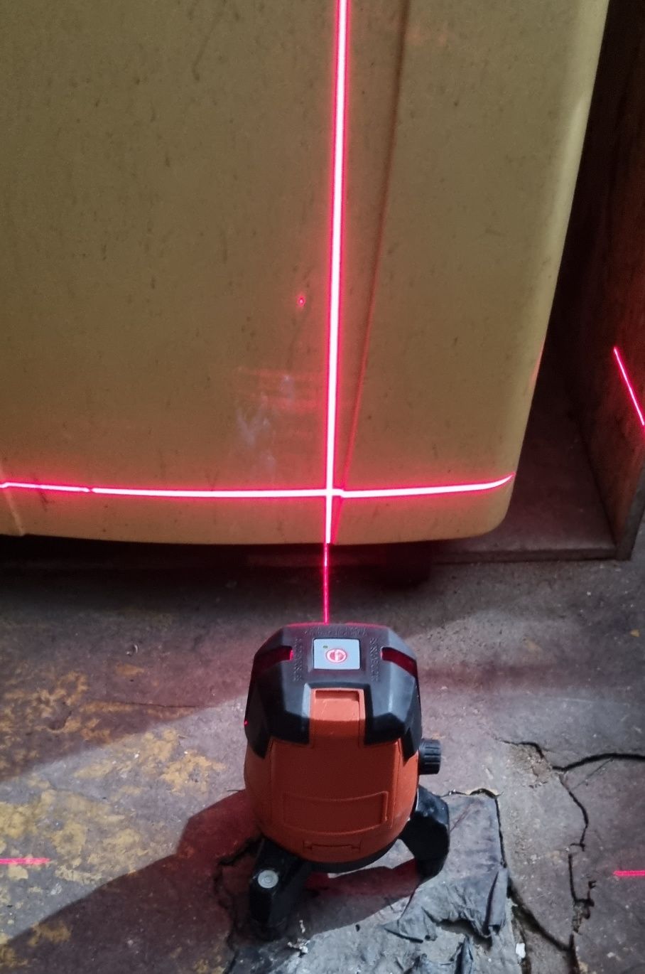 Laser krzyżowy Hilti pm4
