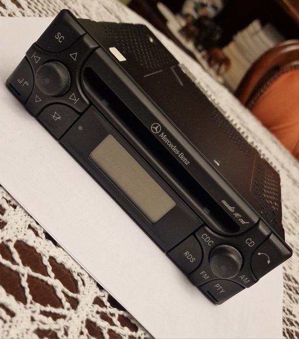 Radio samochodowe Mercedes Benz.