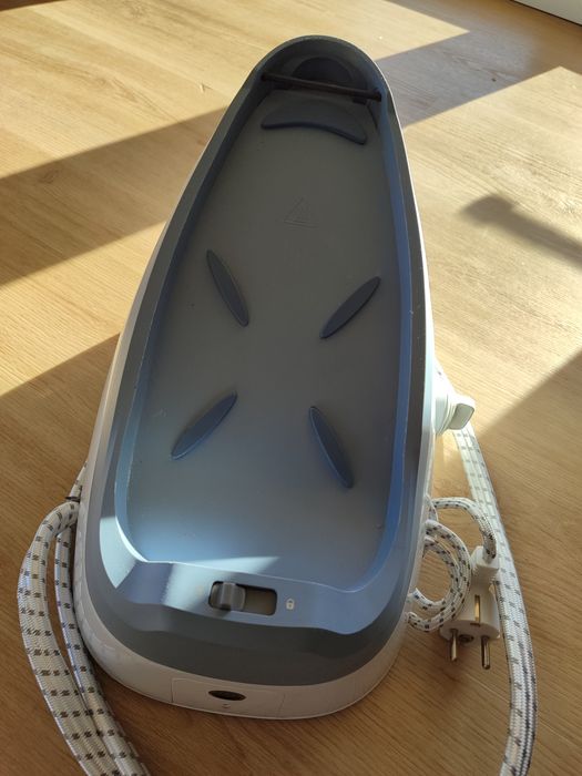 Ferro engomar a vapor AEG