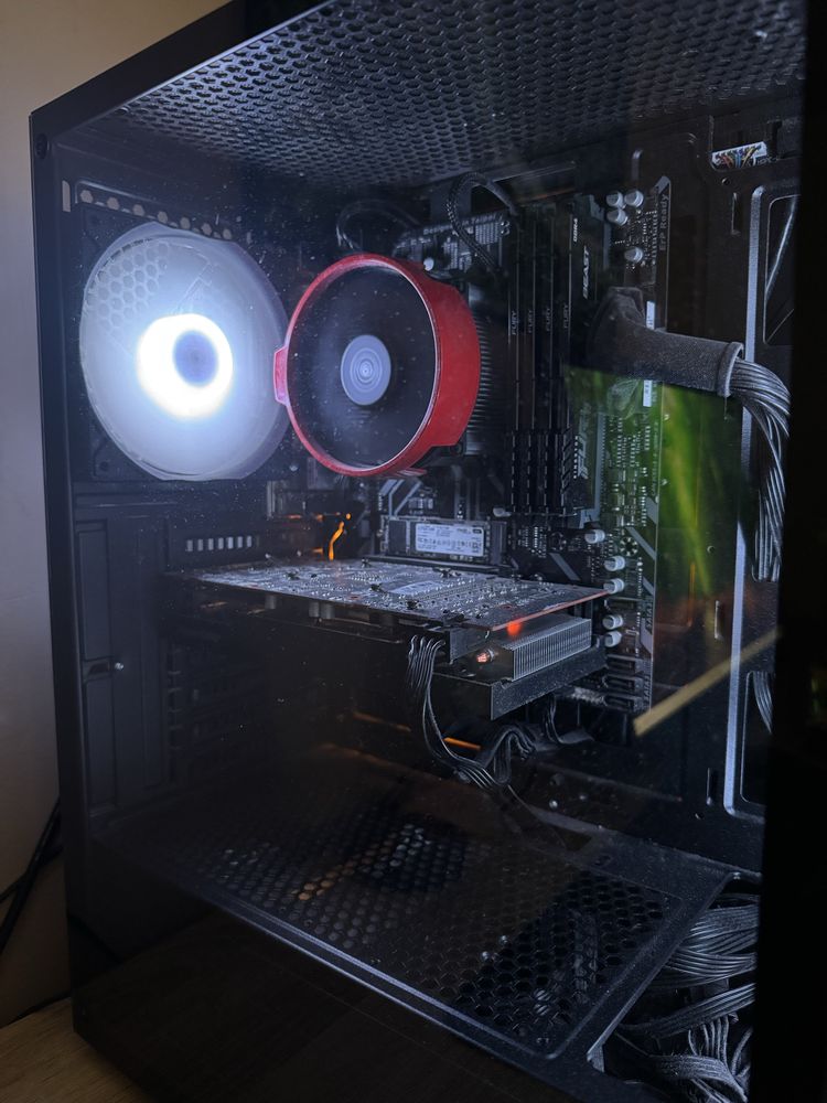 Komputer gamingowy R5 3600/rx 6600xt , 16gb ram, monitor 24’ , ssd 500
