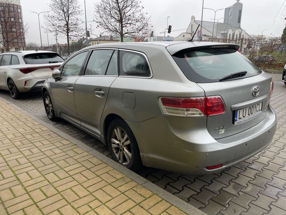 Toyota Avensis 1.8 Benzyna SOL salon Polska