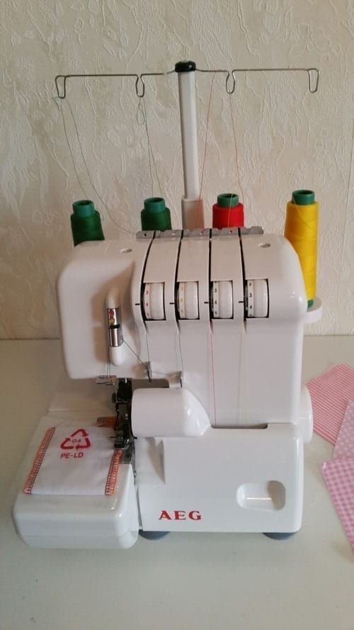 Máquina de Costura Overlock Alemã AEG