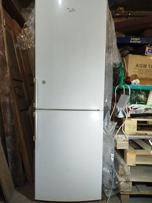 Холодильник двокамерний Whirlpool  WBE3114.  W