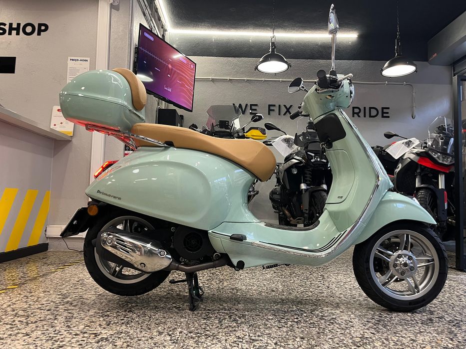 Vespa 125 Primavera Como Nova, com Top Case Vespa, Apenas 528 Kms
