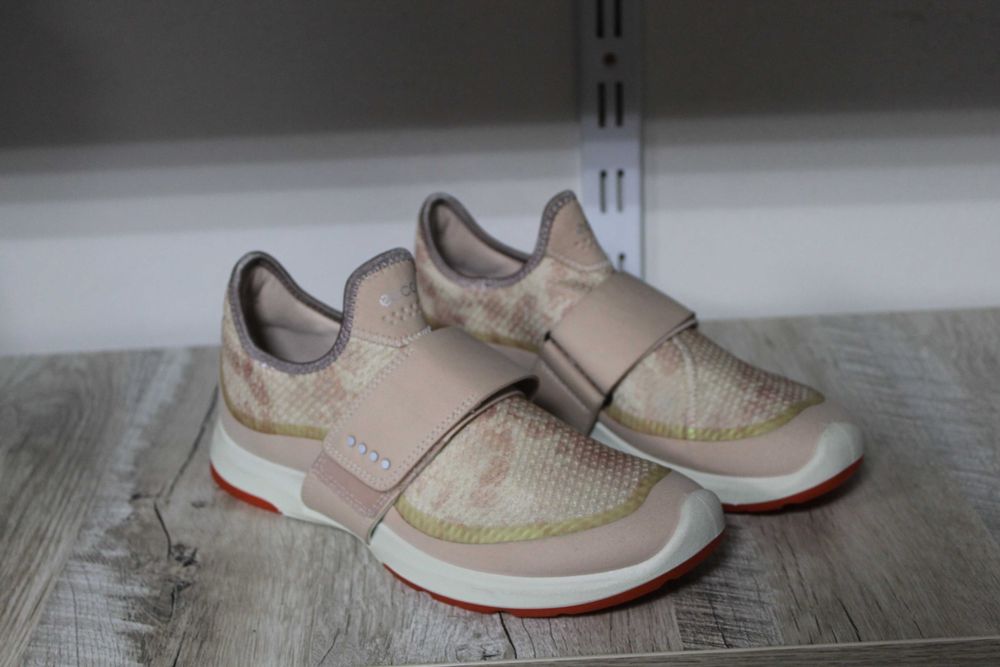 Кросівки Ecco Biom Amrap 37 розмір