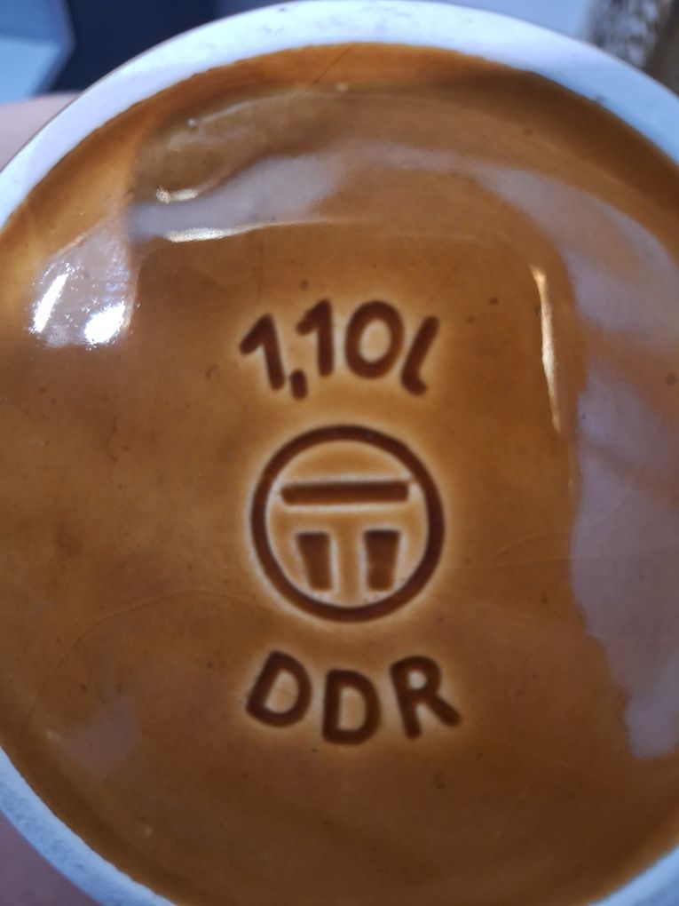 2 dzbanki drewniany i ceramiczny ddr