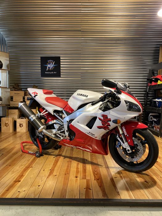 Yamaha R1 1st edition