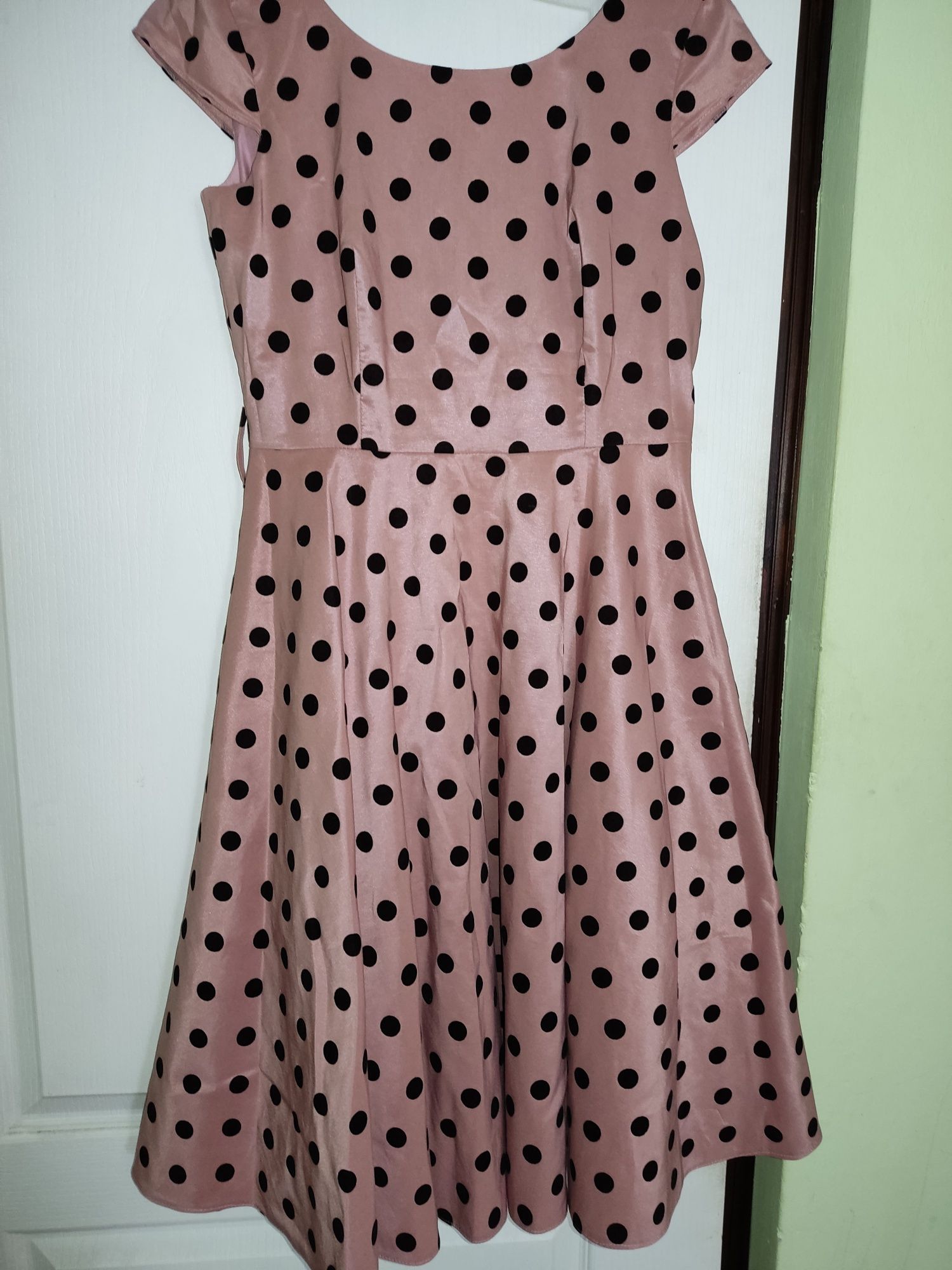 Śliczna elegancka sukienka 40 jak nowa w grochy