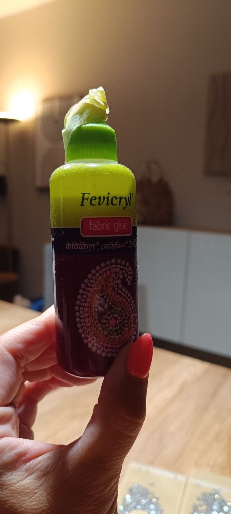 Klej Fevicryl fabric glue 80g.  do klejenia cyrkoni na tkaninie
