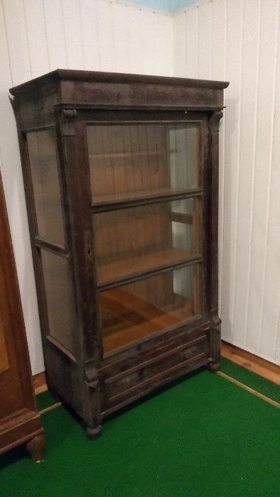 Serwantka stylowa eklektyczna w cenie 1800 zł.