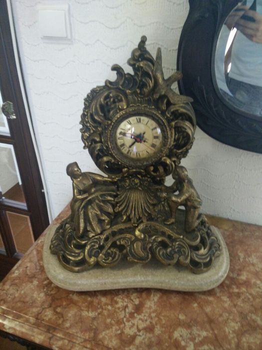 Relógio antigo em ferro