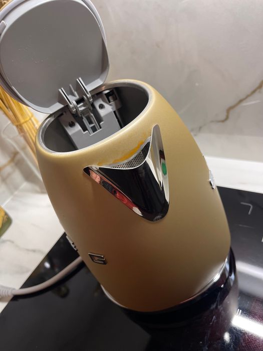 Czajnik Smeg 1,7l model KLF03 matowy szampan