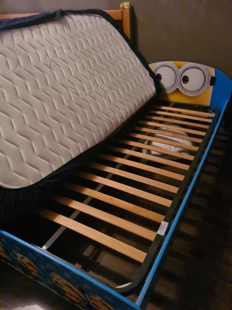 Vendo cama com colchão novo