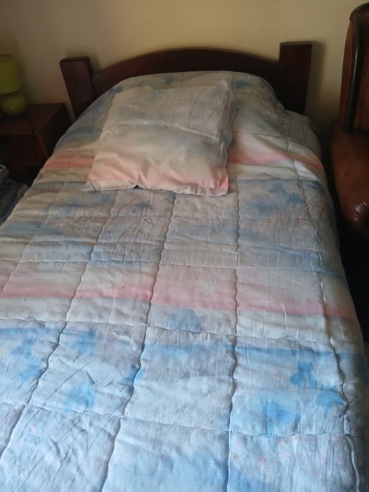 Cama de solteiro em bom estado