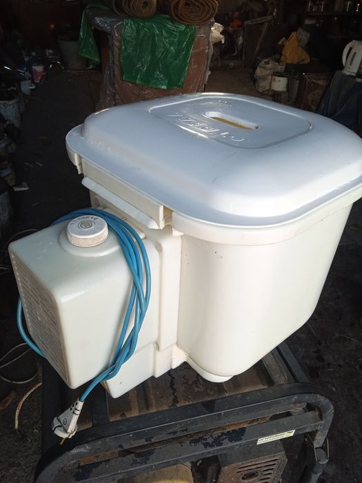 Пральна машина в робочому стані.