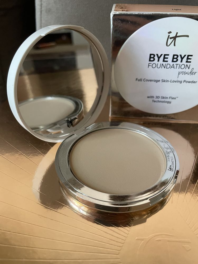 It Cosmetics Bye Bye Foundation Powder Light Podkład w pudrze