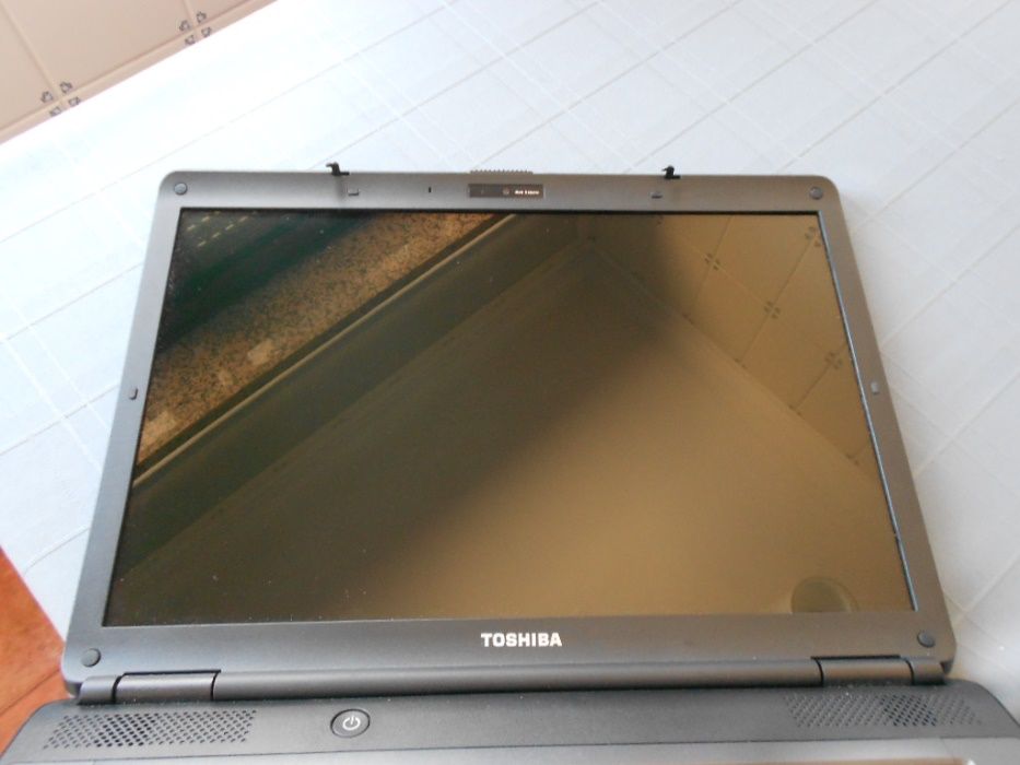 Toshiba Satellite L300D 2GB 320GB (Para peças)